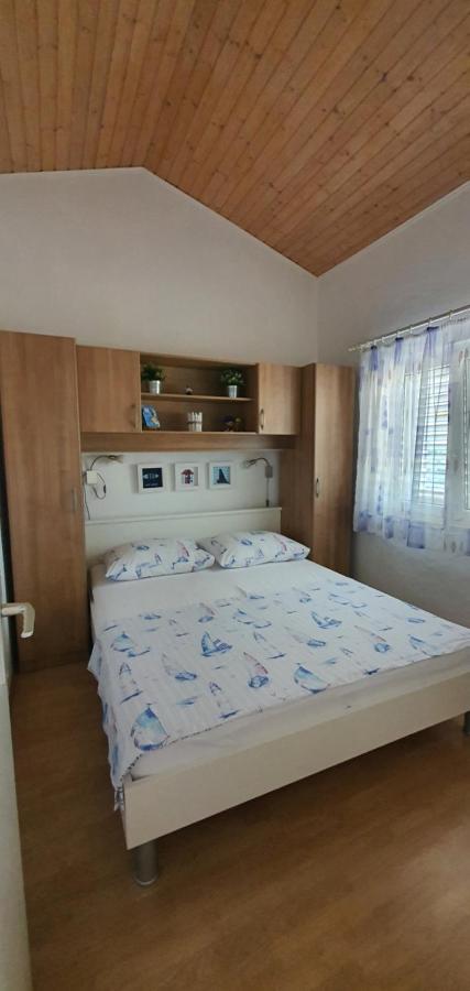 Apartments Anka Vinišće Extérieur photo