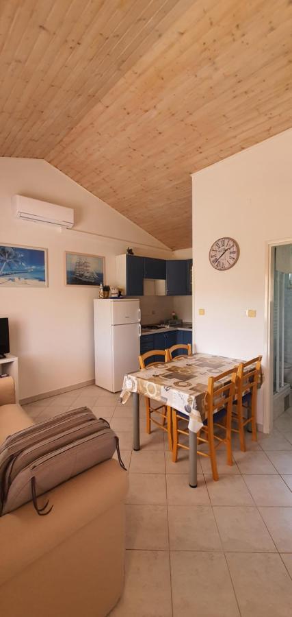 Apartments Anka Vinišće Extérieur photo