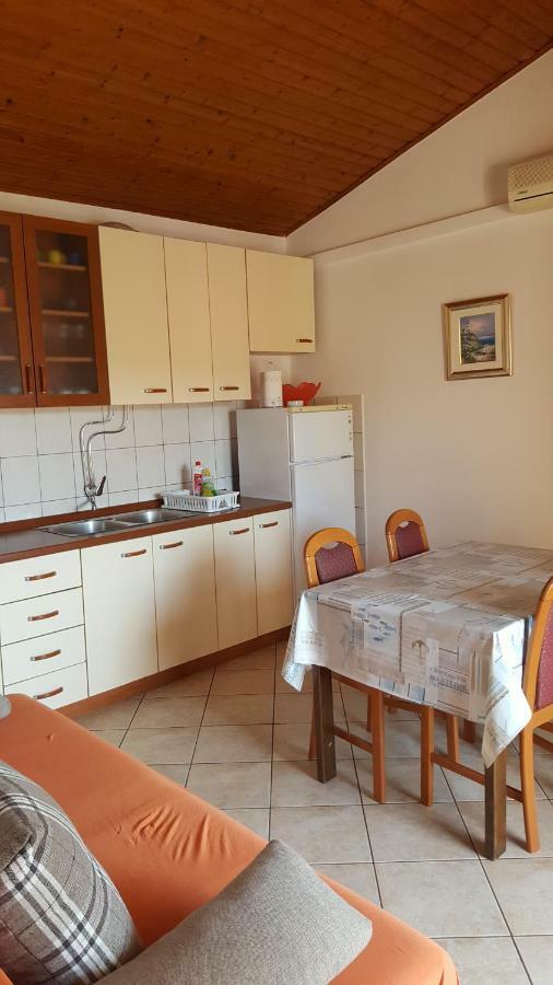 Apartments Anka Vinišće Extérieur photo