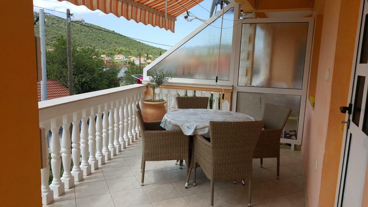 Apartments Anka Vinišće Extérieur photo