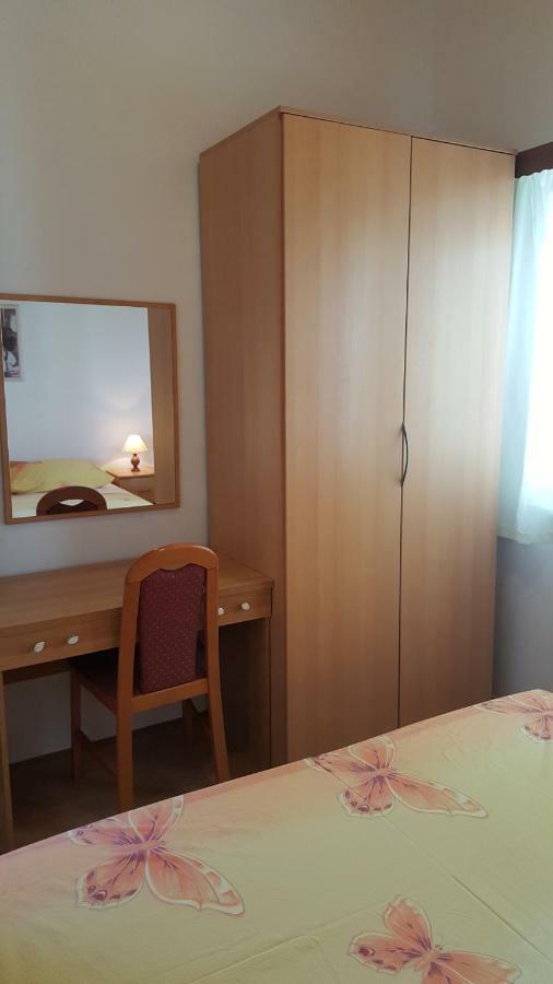Apartments Anka Vinišće Extérieur photo